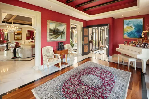 Luxury Villa Andalucia in gated community Home cinema, pool, several bedrooms in Marbella prix for sale For Super Rich