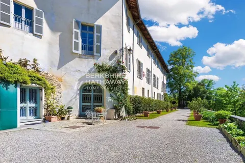 Century Castle with charming little church, inside the park, multiples bedrooms in Torre Canavese - Piedmont prix for sale For Super Rich