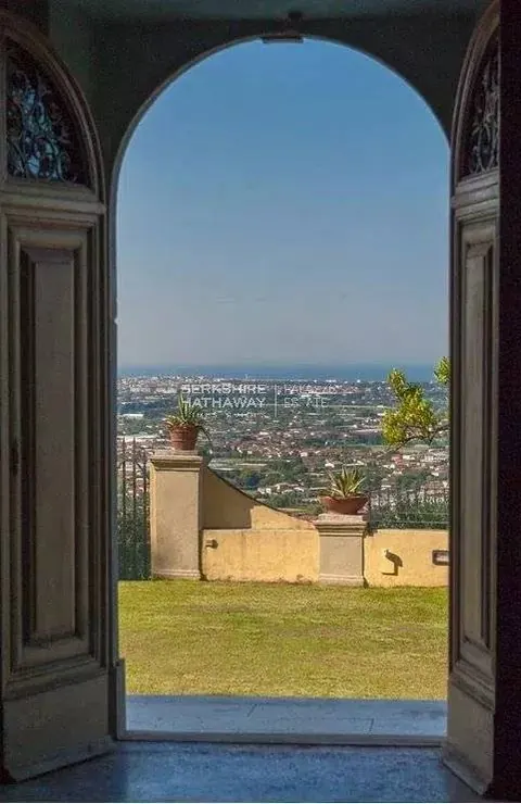 Historic Villa Panoramic View Swimming pool, 8 bedrooms in Pietrasanta - Tuscany exclusive for sale For Super Rich