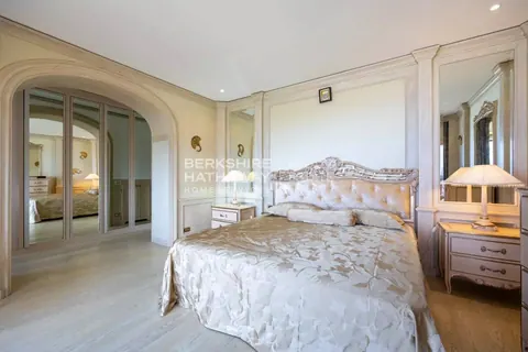 Luxury Hotel 5-star resort, panoramic sea views, 41 bedrooms in Castiglione della Pescaia real estate for sale For Super Rich