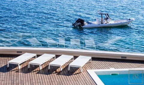 Premium Villa Beach Front private exit to the sea and beach, 6 bedrooms in Zadar deal for sale For Super Rich