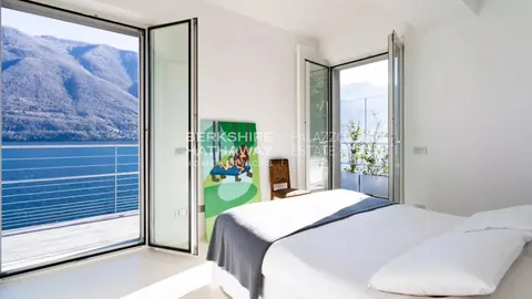 Elegant Villa Lake View directly on the shores, 5 bedrooms in Brienno - Lake Como image for sale For Super Rich