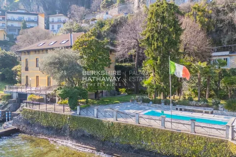 Century Villa looks directly on the lake with access for swimming, 8 bedrooms in Moltrasio - Lake Como photos for sale For Super Rich