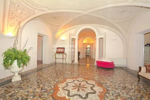 Century 18th House Swimming pool, 15 bedrooms in Pisa photo for sale For Super Rich Century 18th House Swimming pool, 15 bedrooms in Pisa photo for sale For Super Rich