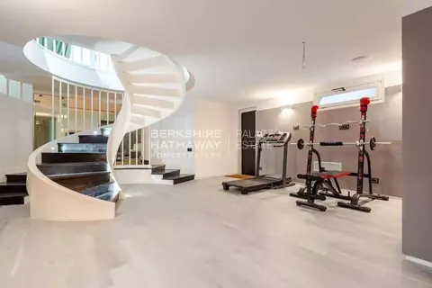 Architectural Villa Swimming pool, Spa, Sauna, whirlpool , 5 bedrooms in Forte dei Marmi ads for sale For Super Rich