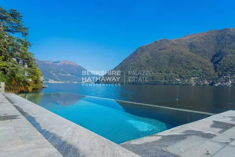 Renovated historic Villa Lake View with private dock and pool, 5 bedrooms in Lake Como available for sale For Super Rich