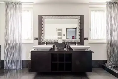 Architectural Villa Swimming pool, Spa, Sauna, whirlpool , 5 bedrooms in Forte dei Marmi exclusive for sale For Super Rich