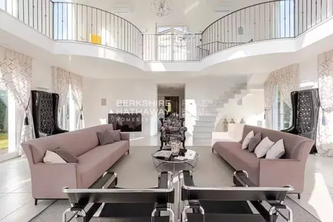 Architectural Villa Swimming pool, Spa, Sauna, whirlpool , 5 bedrooms in Forte dei Marmi real estate for sale For Super Rich