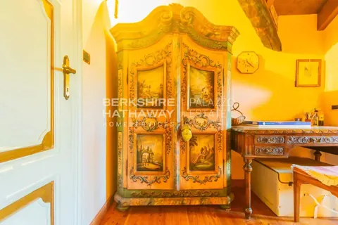 Century Castle Panoramic View of the lake, 27 bedrooms in Lesa - Lake Maggiore ads for sale For Super Rich