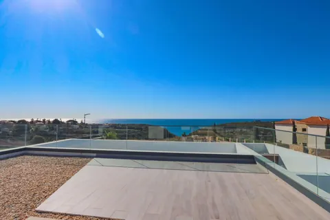 Architectural Villa Fantastic views facing the sea, 4 bedrooms in Faro - Lagoa - Algarve best for sale For Super Rich