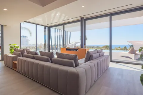 Architectural Villa Fantastic views facing the sea, 4 bedrooms in Faro - Lagoa - Algarve image for sale For Super Rich