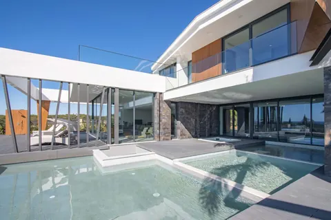 Architectural Villa Fantastic views facing the sea, 4 bedrooms in Faro - Lagoa - Algarve New for sale For Super Rich