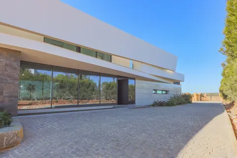 Architectural Villa Fantastic views facing the sea, 4 bedrooms in Faro - Lagoa - Algarve real estate for sale For Super Rich