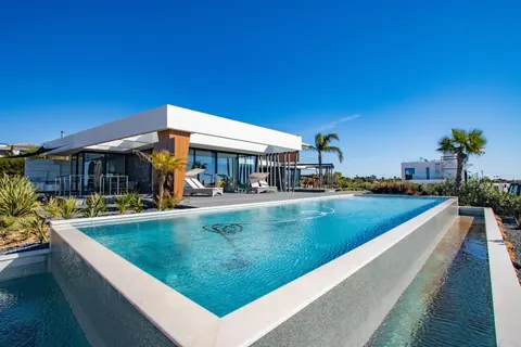 Architectural Villa Fantastic views facing the sea, 4 bedrooms in Faro - Lagoa - Algarve top for sale For Super Rich