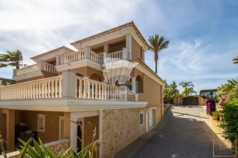 Premium Villa Fantastic view outdoor, Indoor pool & jacuzzi, 3 bedrooms in Porto de Mós - Lagos - Faro - Lagos search for sale For Super Rich