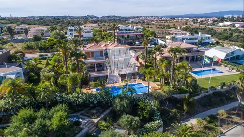 Premium Villa Fantastic view outdoor, Indoor pool & jacuzzi, 3 bedrooms in Porto de Mós - Lagos - Faro - Lagos Used for sale For Super Rich