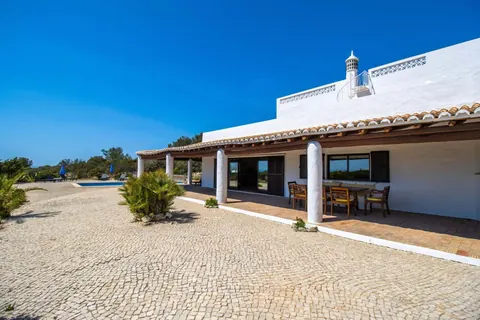 Premium House Seaside atop the cliffs, 5 bedrooms in Algarve top for sale For Super Rich