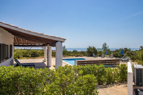 Premium House Seaside atop the cliffs, 5 bedrooms in Algarve buy for sale For Super Rich