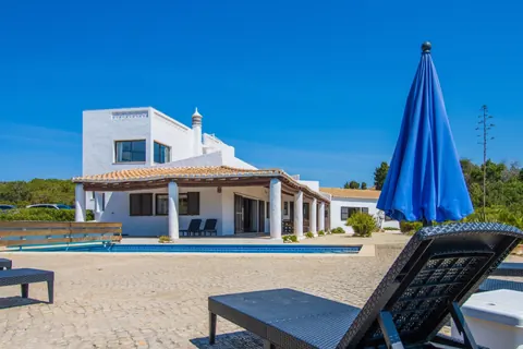 Premium House Seaside atop the cliffs, 5 bedrooms in Algarve best for sale For Super Rich