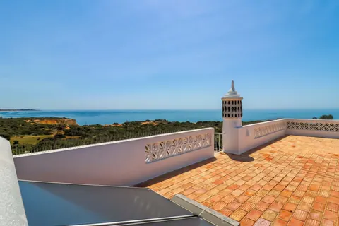 Premium House Seaside atop the cliffs, 5 bedrooms in Algarve property for sale For Super Rich