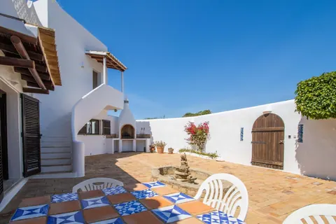 Premium House Seaside atop the cliffs, 5 bedrooms in Algarve value for sale For Super Rich