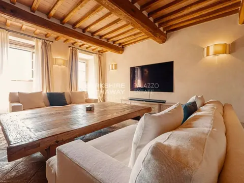 Luxury Complex Business Panoramic View on the hills, 9 bedrooms in Siena - Tuscany image for sale For Super Rich