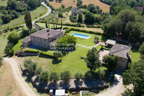 Luxury Complex Business Panoramic View on the hills, 9 bedrooms in Siena - Tuscany deal for sale For Super Rich