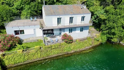 Elegant Villa Lake View directly on the shores, 5 bedrooms in Brienno - Lake Como best for sale For Super Rich