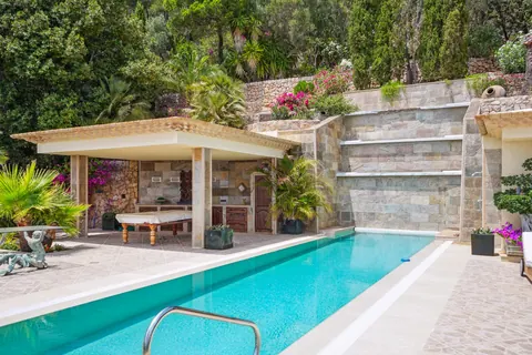 Luxury Villa Beach Front with unrivalled views, 7 bedrooms in Mallorca real estate for sale For Super Rich
