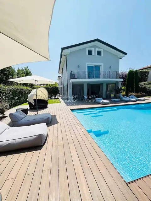 Architectural Villa Swimming pool, Spa, Sauna, whirlpool , 5 bedrooms in Forte dei Marmi buy for sale For Super Rich