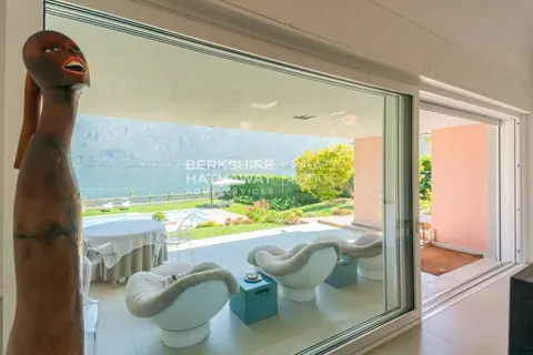 Luxury Villa Lakefront  Swimming pool, 5 bedrooms in Oliveto Lario - Lake Como expensive for sale For Super Rich