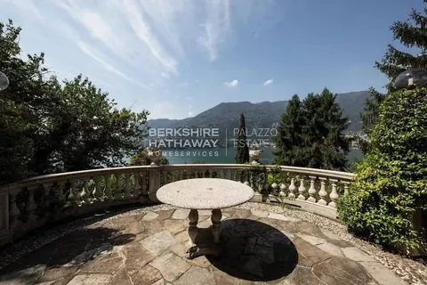 Elegant Villa Panoramic lake view, 9 bedrooms in Blevio - Como search for sale For Super Rich