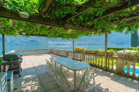 Luxury Villa Lakefront  Swimming pool, 5 bedrooms in Oliveto Lario - Lake Como image for sale For Super Rich