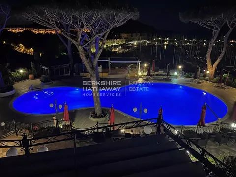 Luxury Hotel 5-star resort, panoramic sea views, 41 bedrooms in Castiglione della Pescaia Classified ads for sale For Super Rich