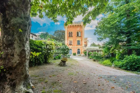 Century Castle Panoramic View of the lake, 27 bedrooms in Lesa - Lake Maggiore image for sale For Super Rich