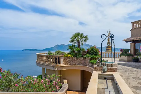 Luxury Villa Beach Front with unrivalled views, 7 bedrooms in Mallorca photos for sale For Super Rich