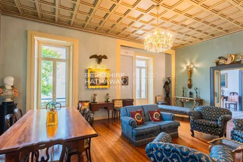 Century Villa looks directly on the lake with access for swimming, 8 bedrooms in Moltrasio - Lake Como prix for sale For Super Rich