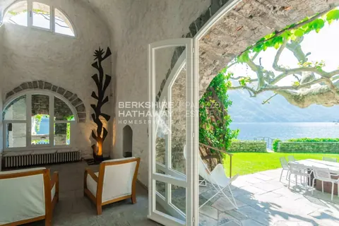 Century 17th House Panoramic view, swimming pool and pier, 16 bedrooms in Brienno - Lake Como ultra luxury for sale For Super Rich