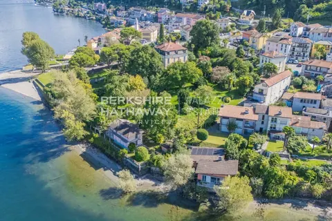 Historic Villa Lake View, direct access to a private beach, Coming soon bedrooms in Gerra value for sale For Super Rich