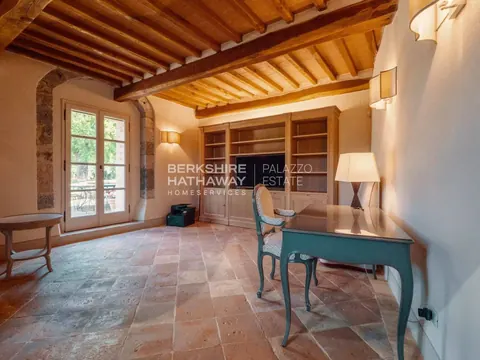 Luxury Complex Business Panoramic View on the hills, 9 bedrooms in Siena - Tuscany photo for sale For Super Rich