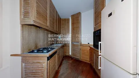 Prestigious Apartment within the charming courtyard, 5 bedrooms in Milan ultra luxury for sale For Super Rich