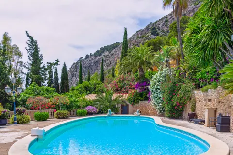 Luxury Villa Beach Front with unrivalled views, 7 bedrooms in Mallorca expensive for sale For Super Rich