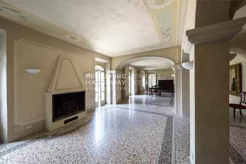 Elegant Villa Panoramic lake view, 9 bedrooms in Blevio - Como image for sale For Super Rich
