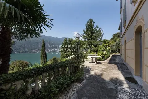 Elegant Villa Panoramic lake view, 9 bedrooms in Blevio - Como Used for sale For Super Rich