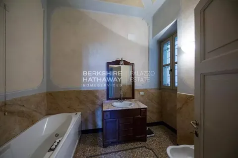 Elegant Villa Panoramic lake view, 9 bedrooms in Blevio - Como photo for sale For Super Rich