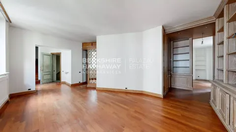 Prestigious Apartment within the charming courtyard, 5 bedrooms in Milan expensive for sale For Super Rich