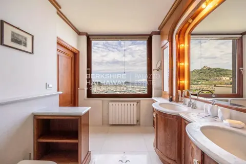 Luxury Hotel 5-star resort, panoramic sea views, 41 bedrooms in Castiglione della Pescaia expensive for sale For Super Rich