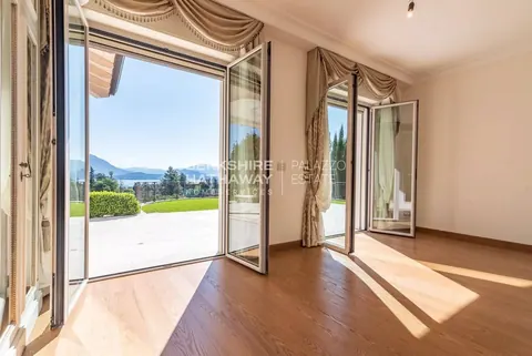 Luxury Villa, heated swimming pool , 6 bedrooms in Stresa photos for sale For Super Rich