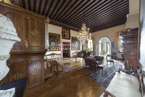 Venetian Villa Panoramic View on the hills, 10 bedrooms in Conegliano - Veneto luxury for sale For Super Rich