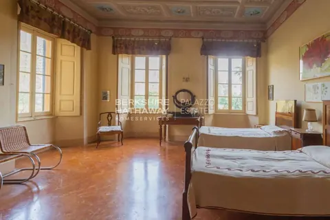 Century 18th Villa Lake View and park, 10 bedrooms in Tremezzina - Lake Como photo for sale For Super Rich